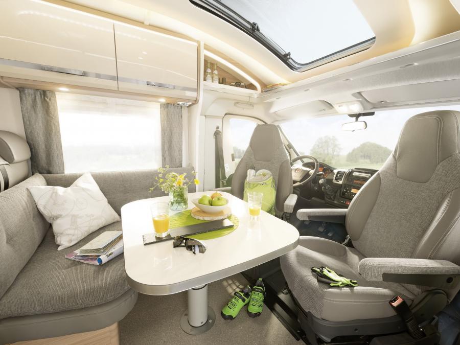 Интерьер Dethleffs Globebus GT T 2017 года  (фото 3 из 7)